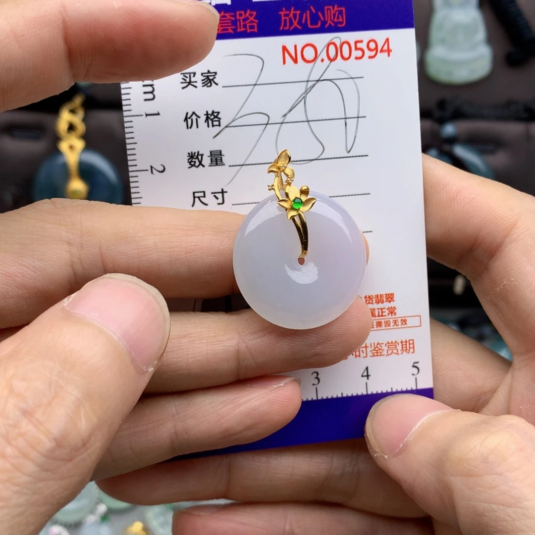 翡翠未镶嵌颈饰吊坠