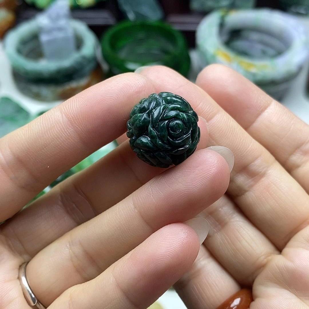 颈饰未镶嵌翡翠花球