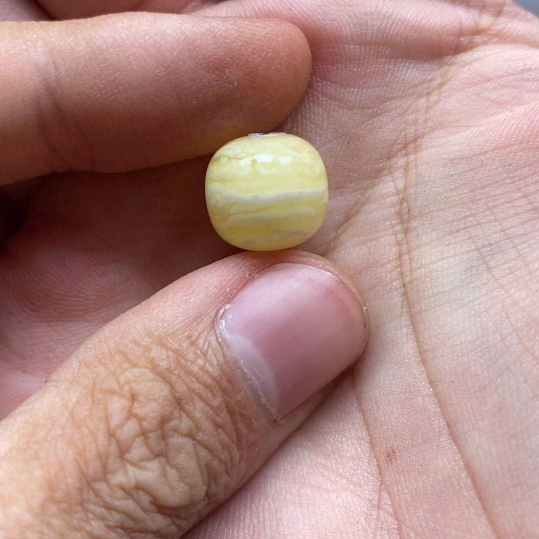 蜜蜡裸石未镶嵌‣****。质检