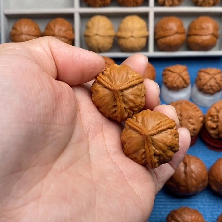 把件文玩核桃三棱