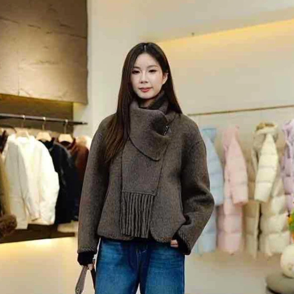 1219-32人字纹拼接围巾款双面呢大衣