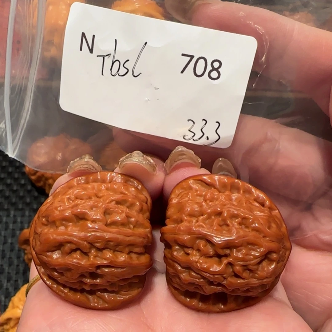 桃核吊坠白狮子33精品