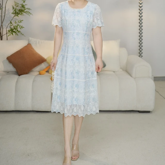 808夏季时尚圆领重工蕾丝绣花玫瑰A字气质显瘦修身连衣裙