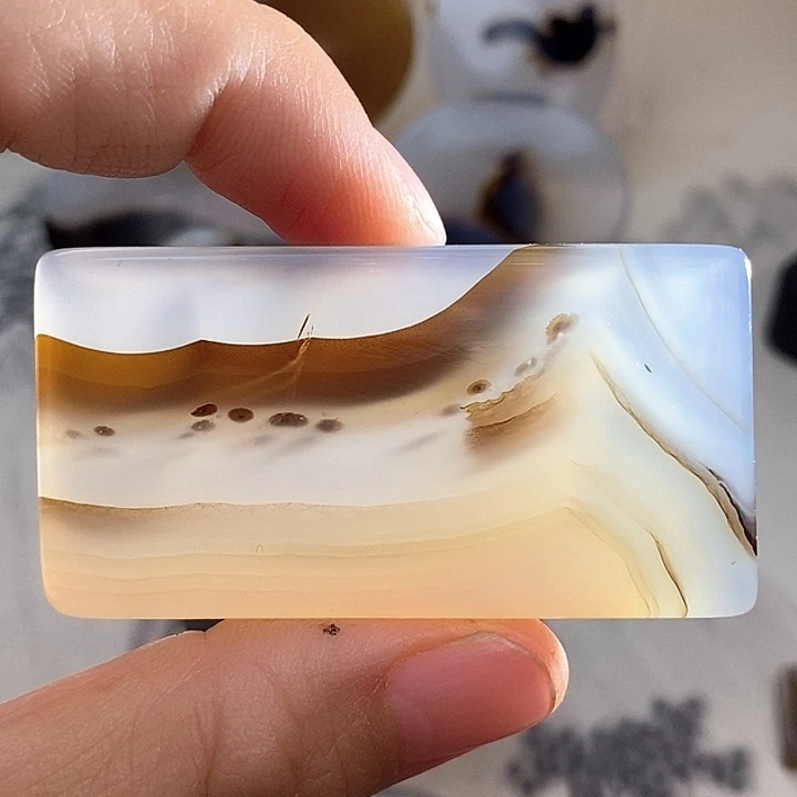 玛瑙/玉髓颈饰未镶嵌钟*