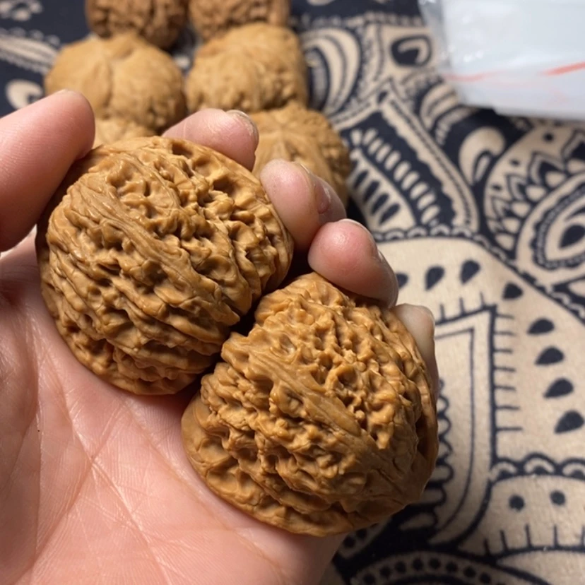 【闪购商品】文玩核桃吊坠随*南疆石。