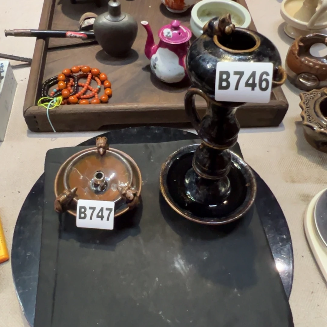 罐媛油灯两个编号746/747