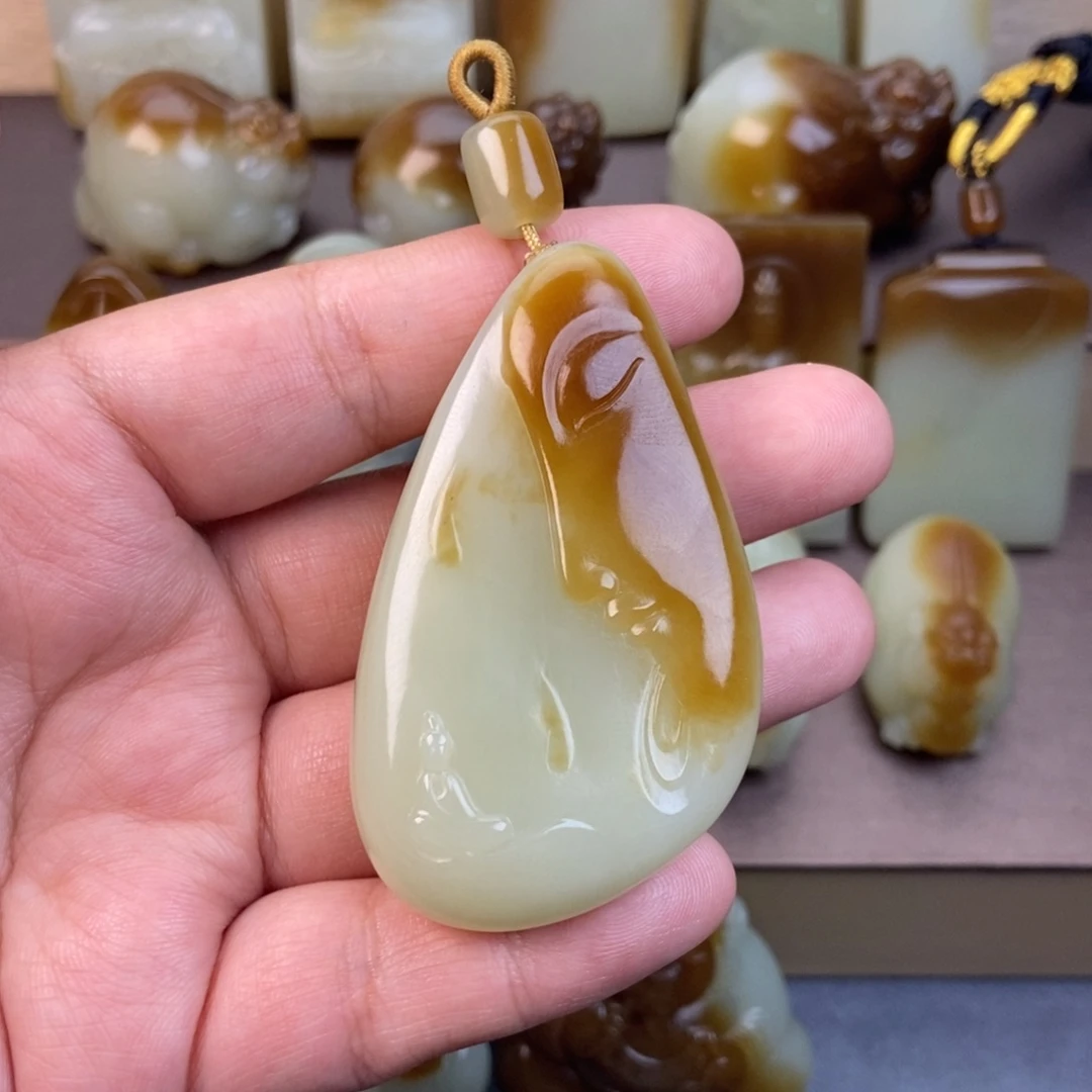 颈饰未镶嵌和田玉（糖玉）