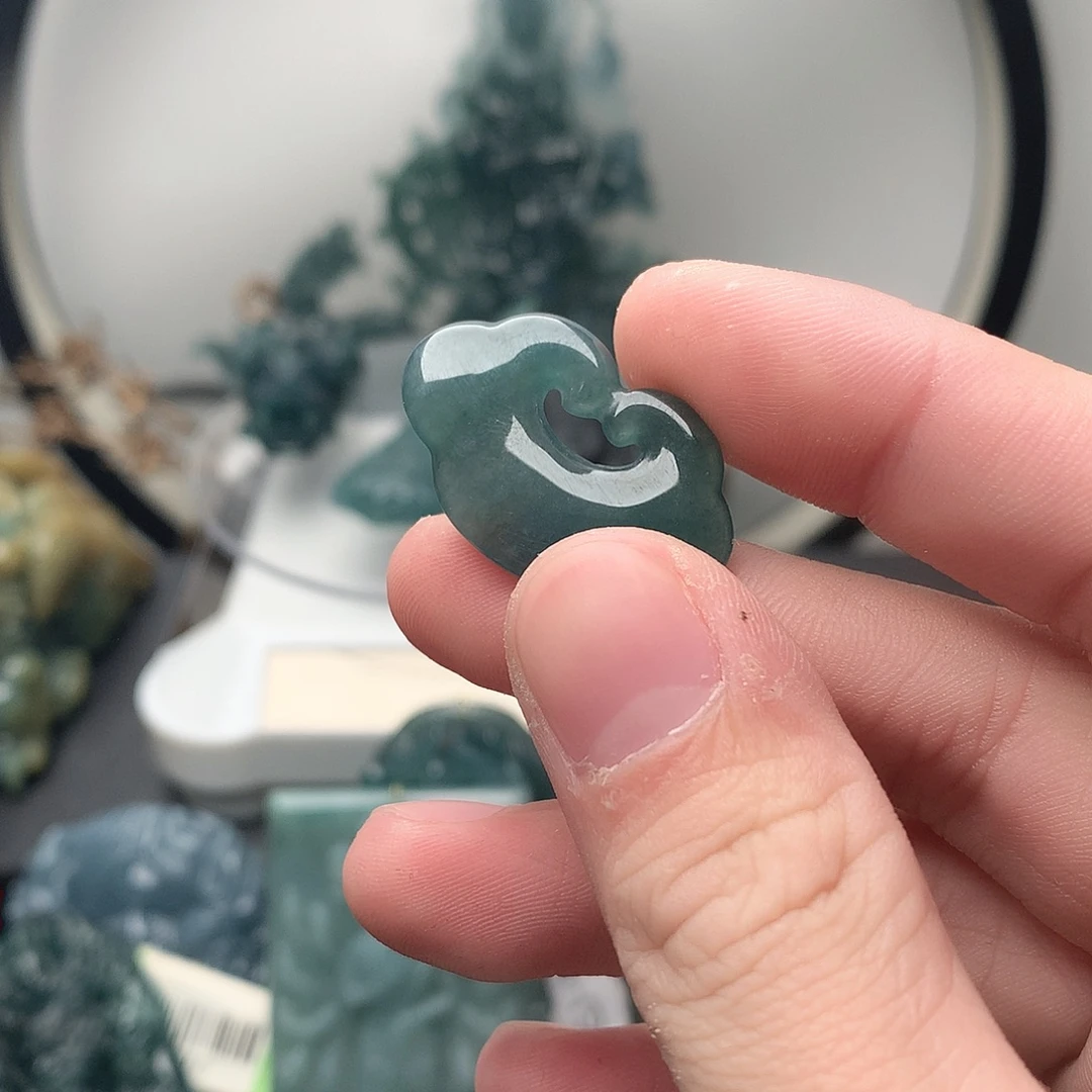 翡翠未镶嵌颈饰无