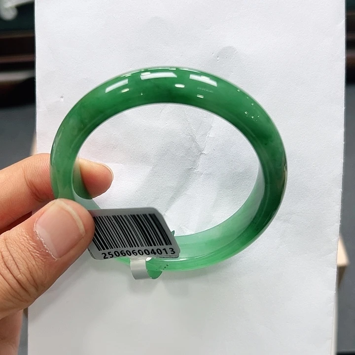 石英质玉（非洲翠）未镶嵌手镯