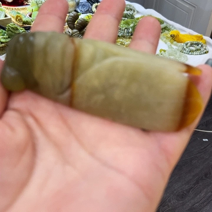 透闪石-蛇纹石玉未镶嵌珠宝奇石