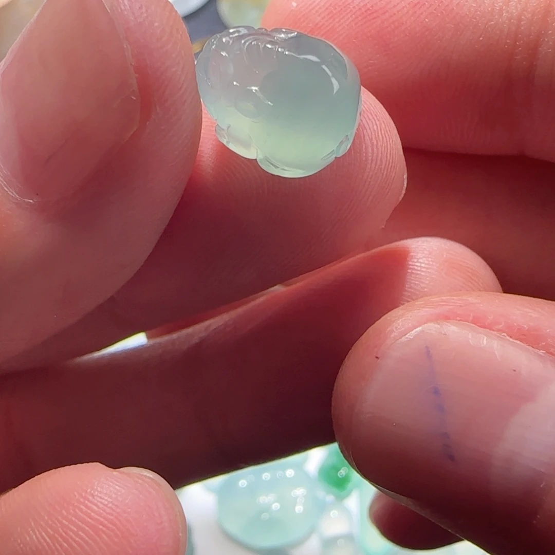 定制翡翠未镶嵌天然翡翠貔貅