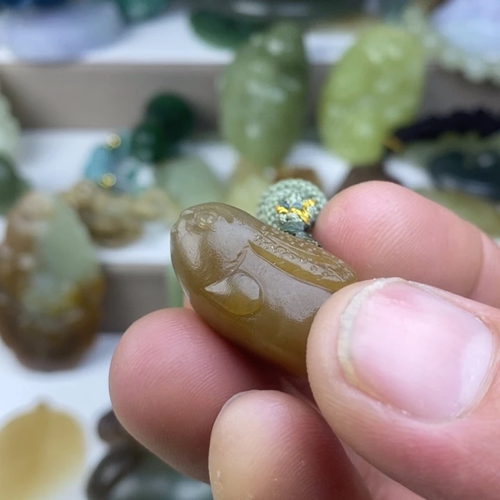 和田玉（糖玉）未镶嵌颈饰