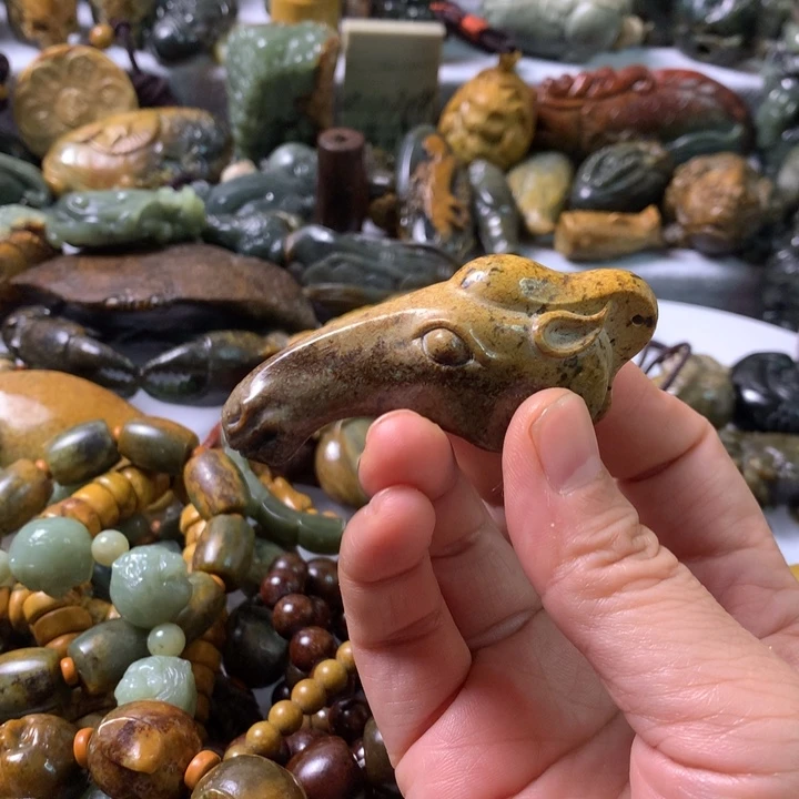 未镶嵌岫岩河磨玉（透闪石质玉）笔搁