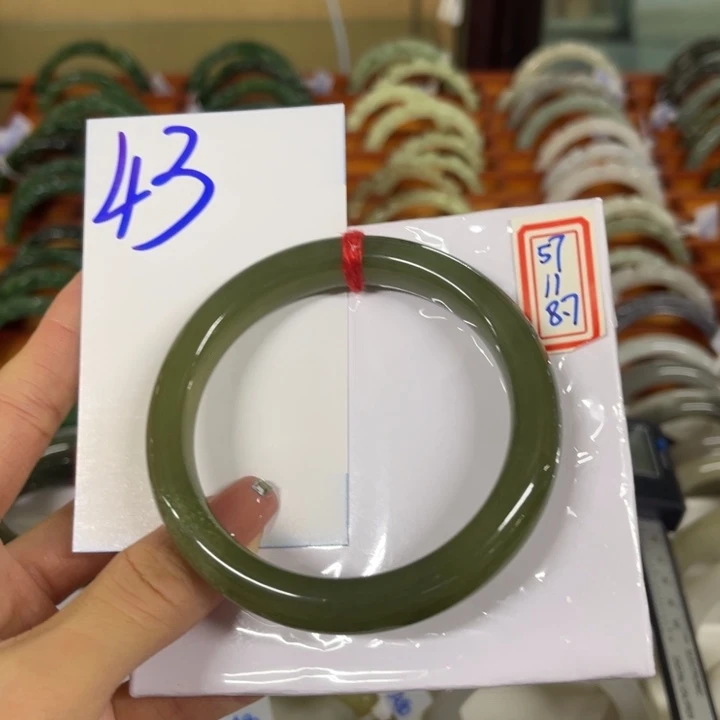 和田玉未镶嵌手镯