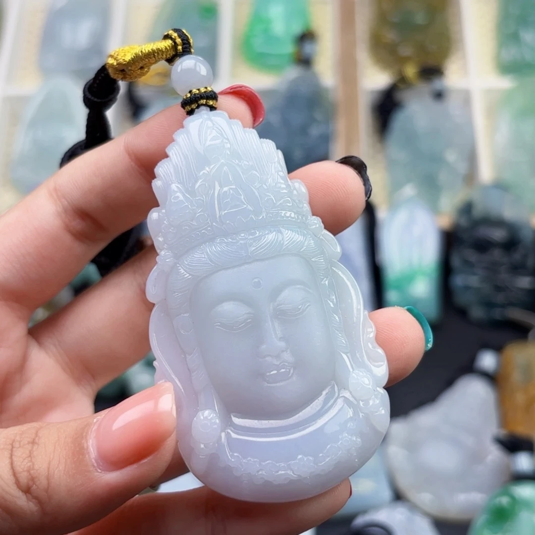 倾***老颈饰未镶嵌翡翠观音首