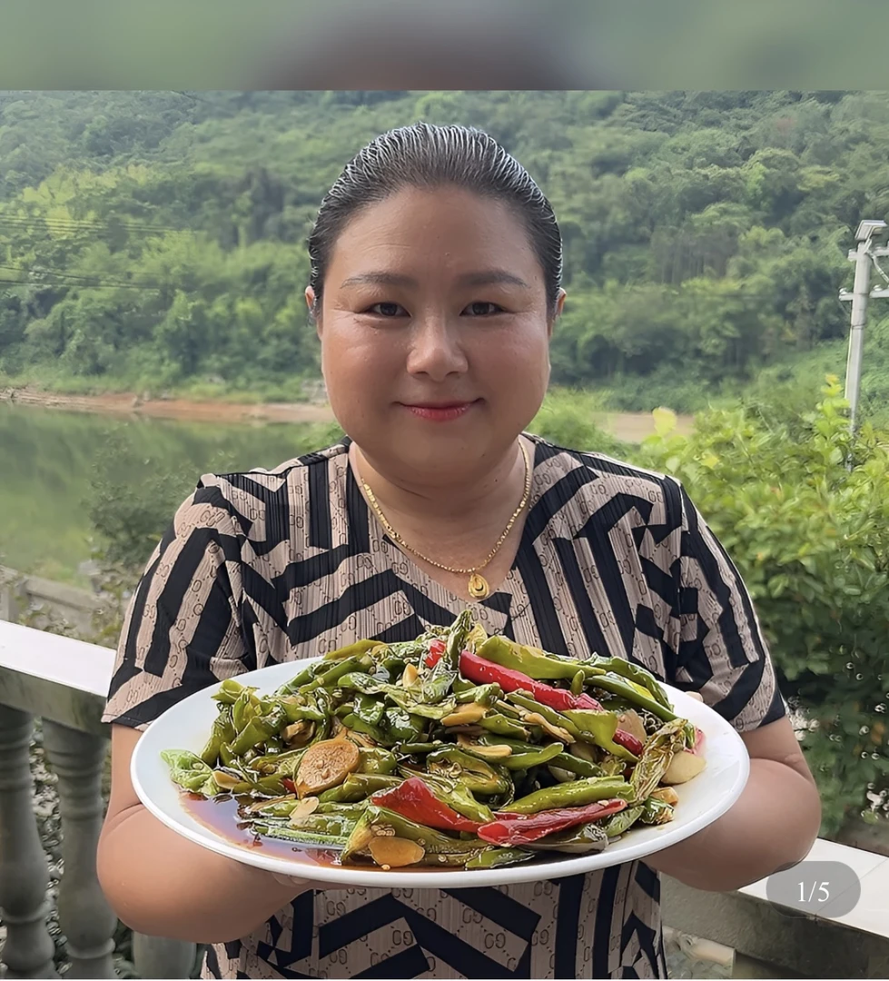 （脆皮泡辣椒）手工腌制下饭菜香辣开胃新鲜脆爽泡辣椒