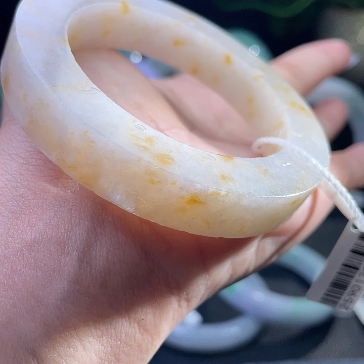 定制翡翠未镶嵌翡翠手镯