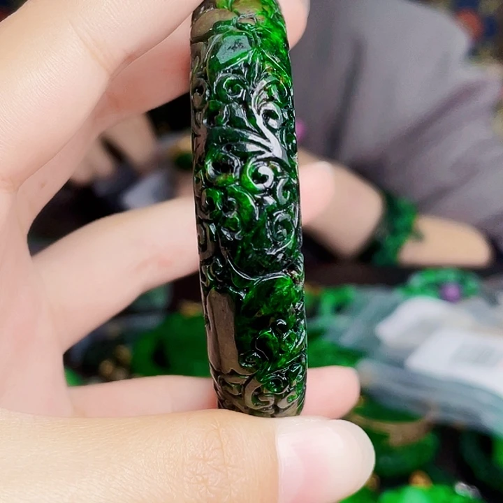 翡翠未镶嵌颈饰多样性57.5