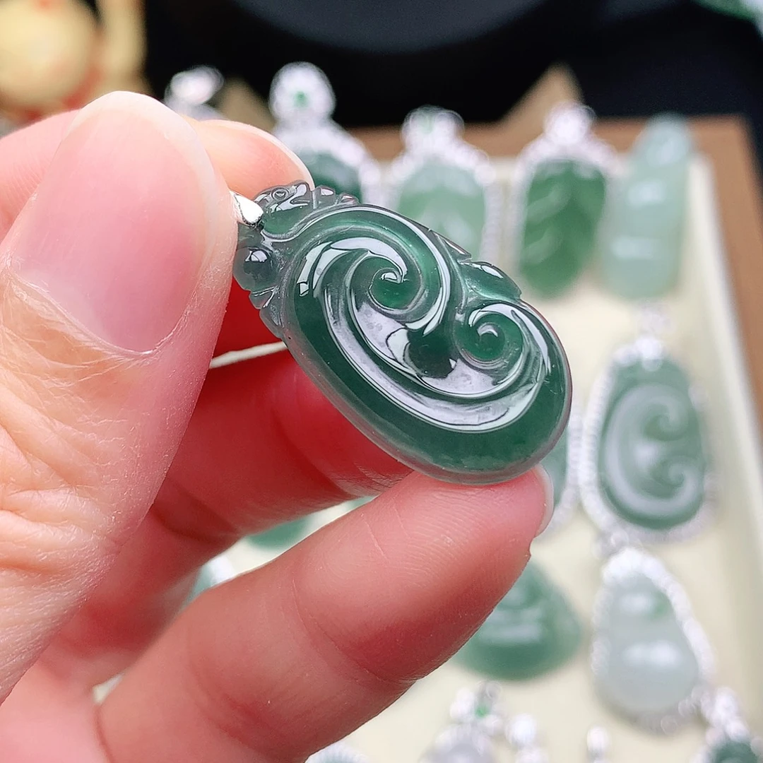 翡翠未镶嵌颈饰吊坠