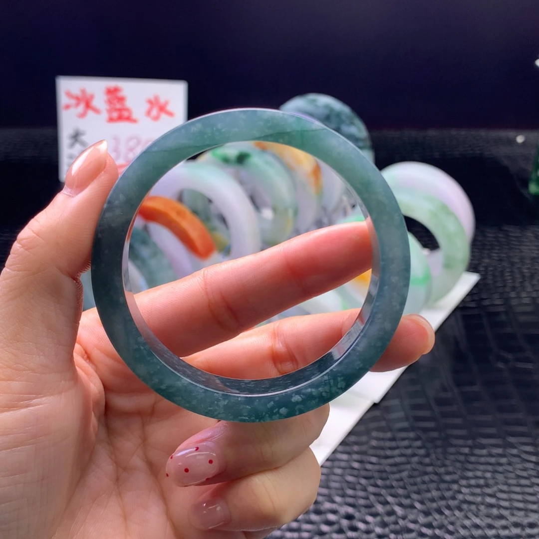 定制翡翠未镶嵌手镯