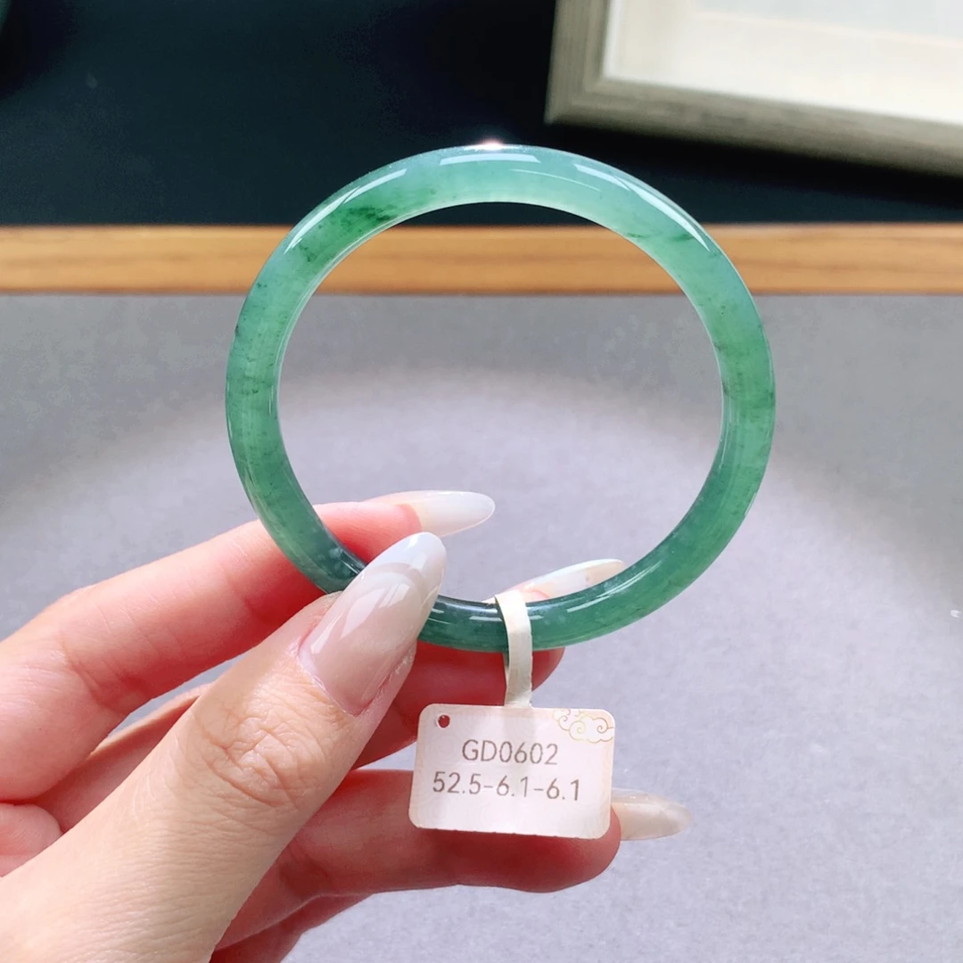 翡翠未镶嵌手镯天然