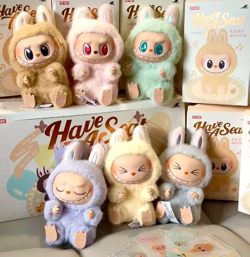 左上角labubu坐坐一个