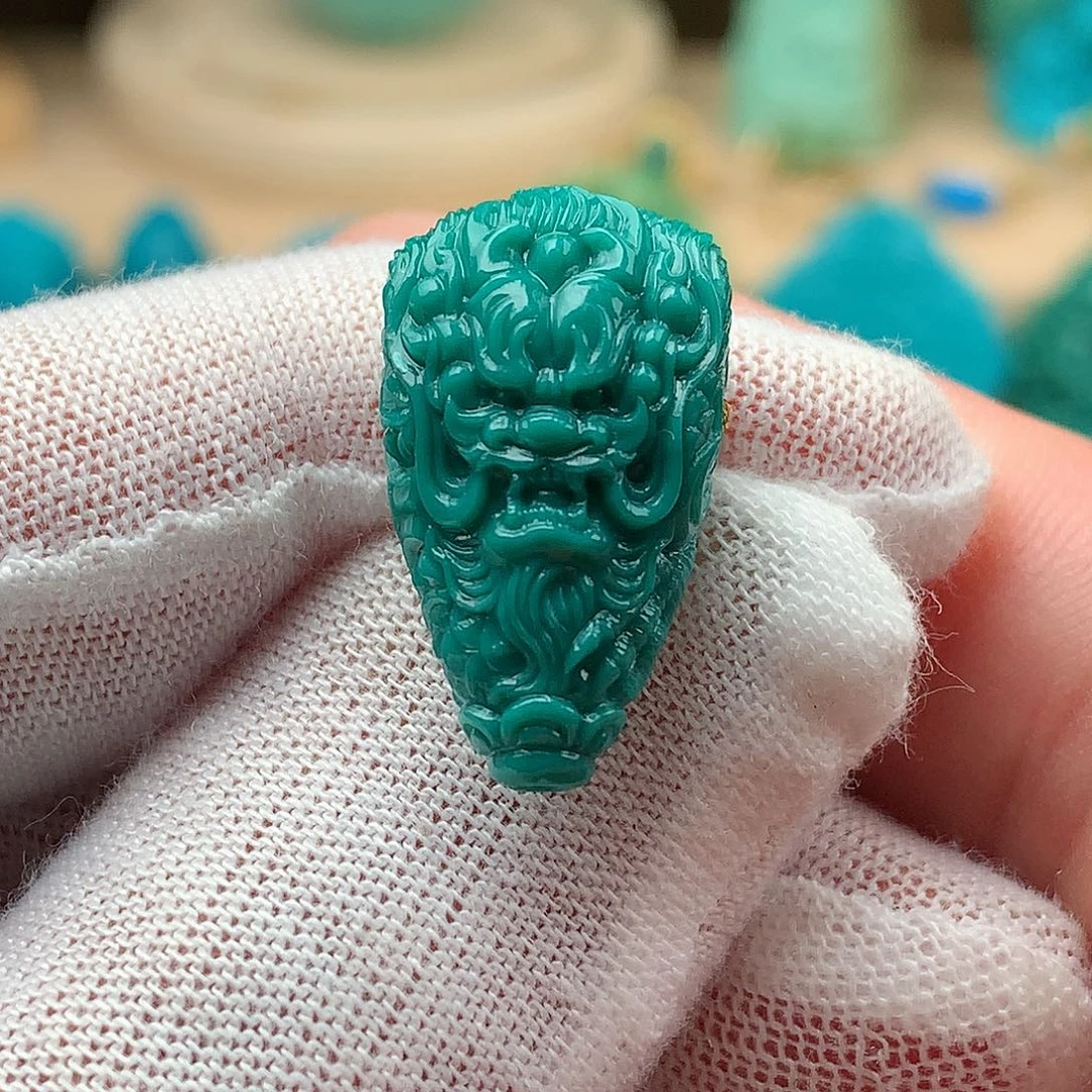 绿松石未镶嵌颈饰