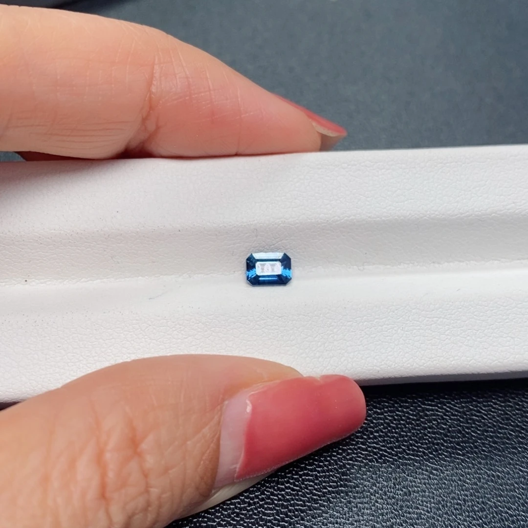 蓝宝石裸石未镶嵌73分