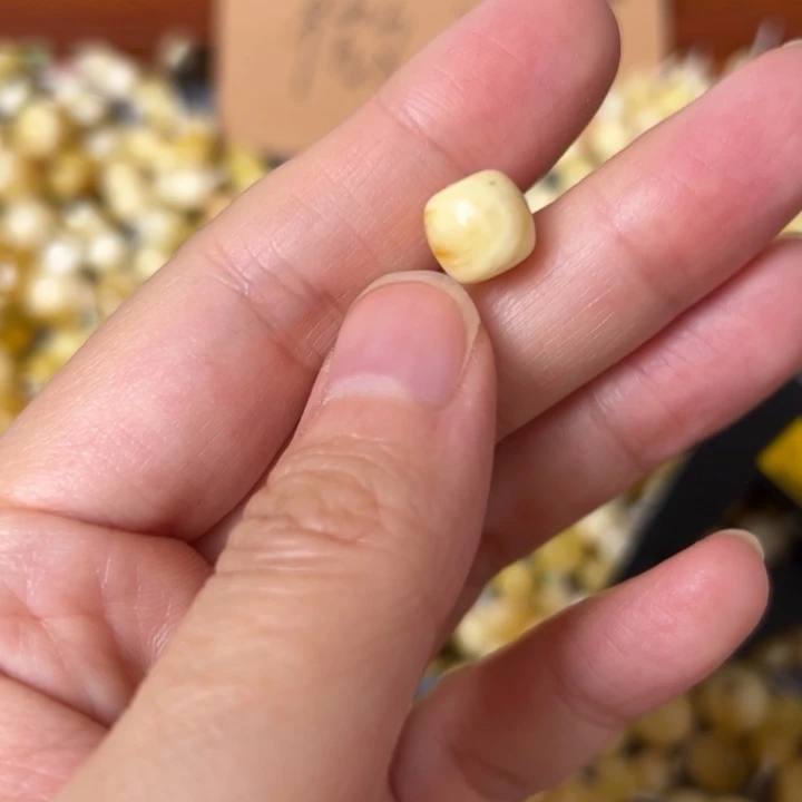 蜜蜡未镶嵌裸石9mm一个