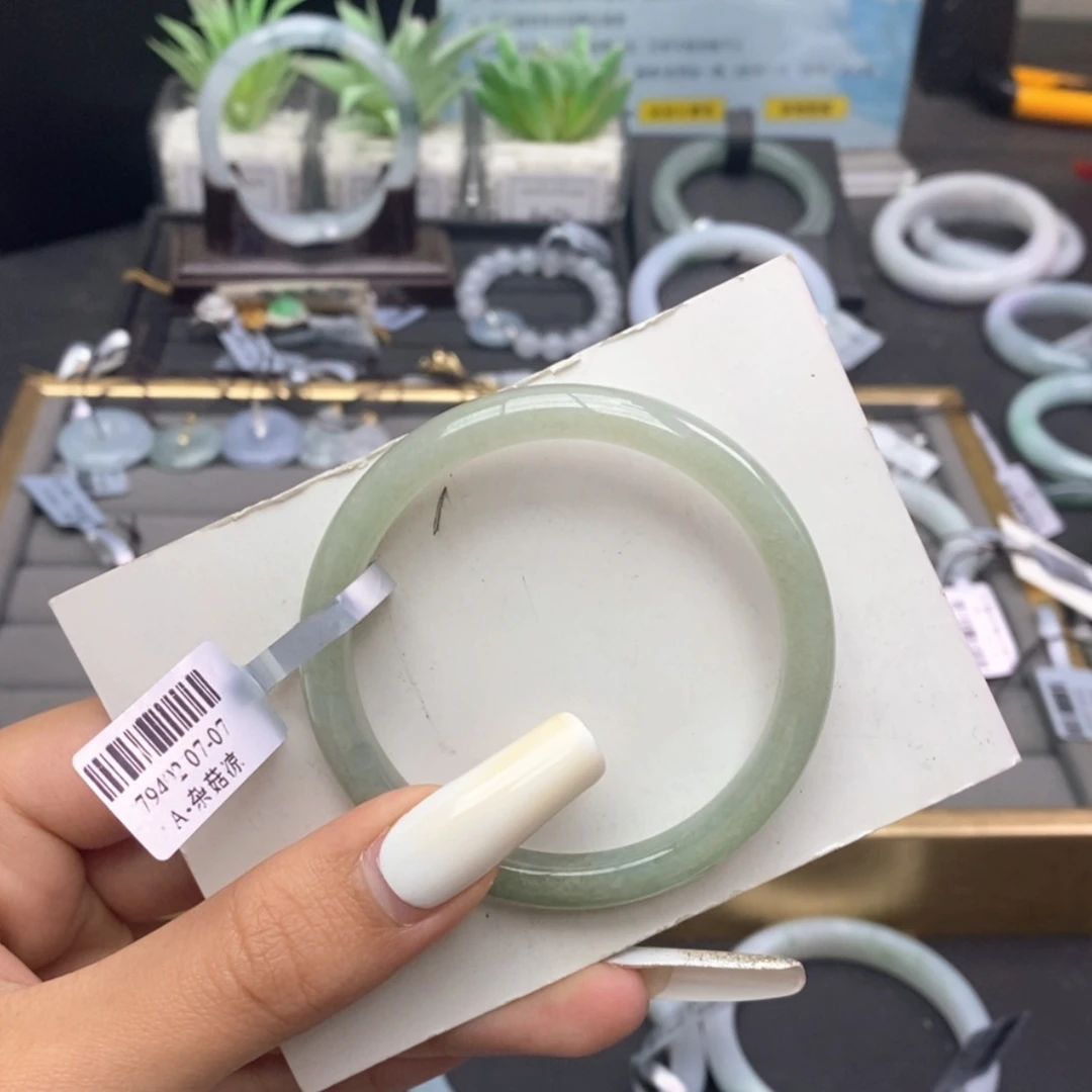 【闪购商品】未镶嵌手镯翡翠