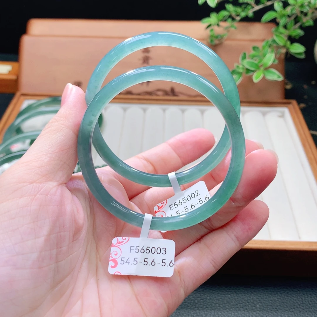 翡翠未镶嵌手镯（圆镯）