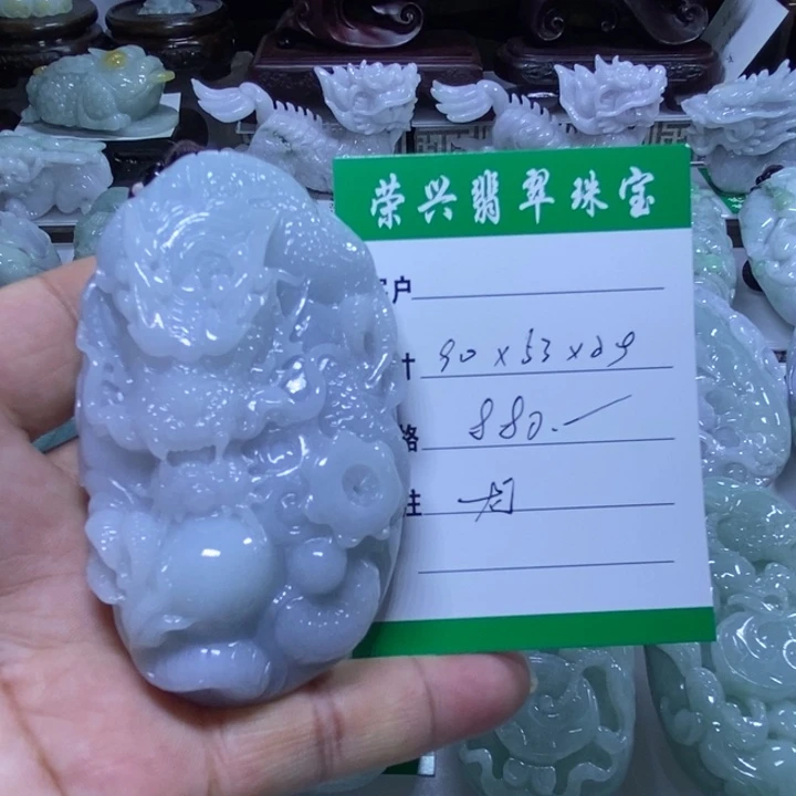 翡翠未镶嵌摆件龙