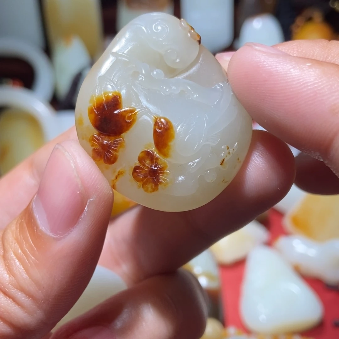 和田玉颈饰未镶嵌持**边