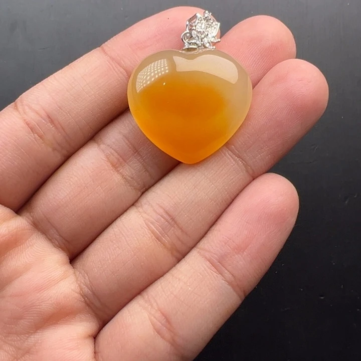 石英质玉（黄龙玉）未镶嵌颈饰