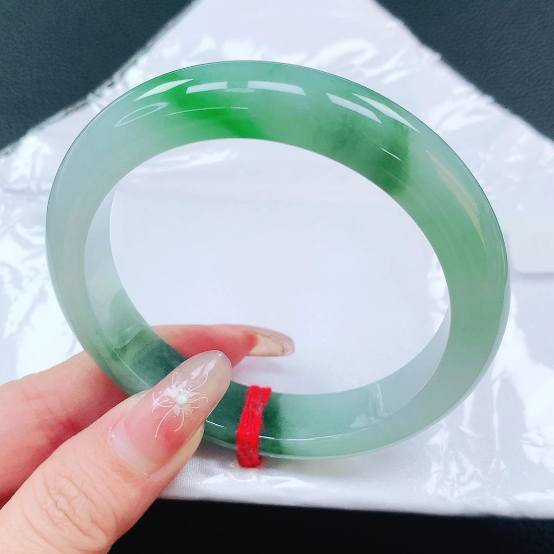 翡翠手镯未镶嵌58圈