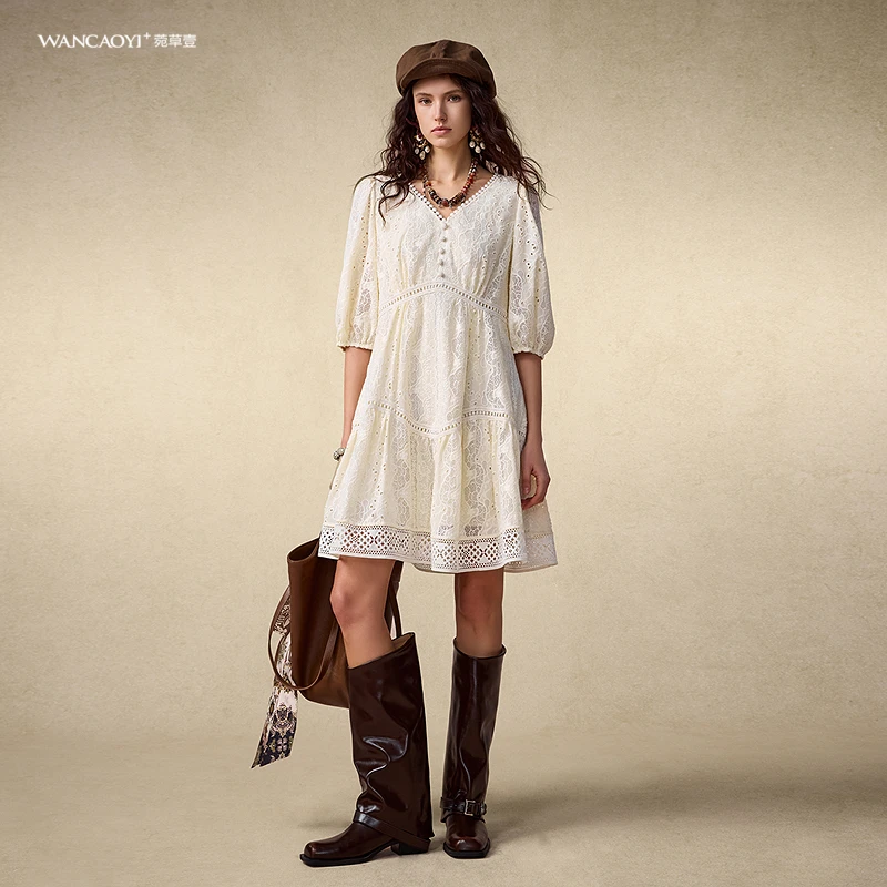 【商场同款】菀壹2025秋新款米白色V领蕾丝绣花连衣裙Q16721531