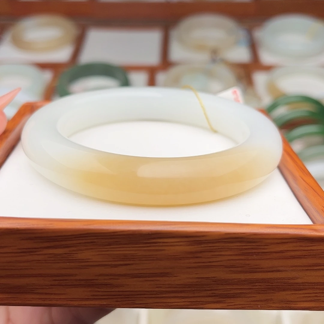 和田玉未镶嵌手镯60