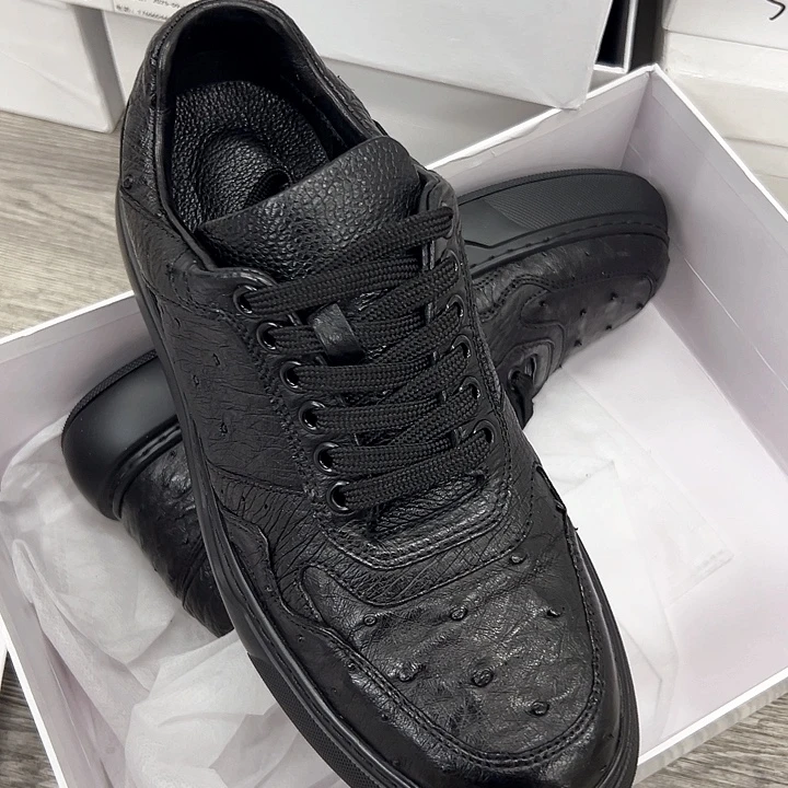 城***：磨砂皮（牛皮）鸵鸟黑色板鞋38码