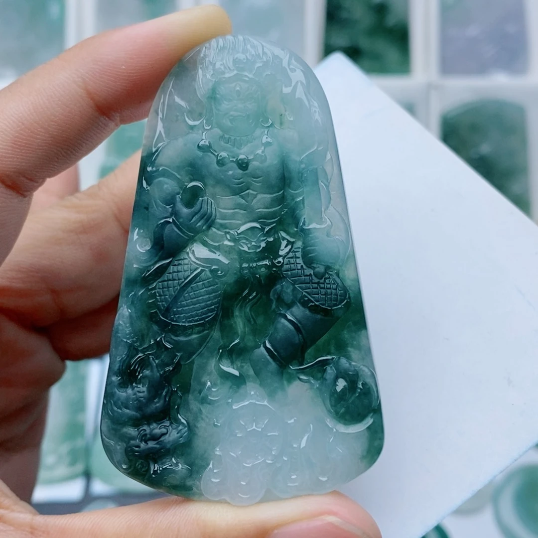 翡翠未镶嵌颈饰御龙不动