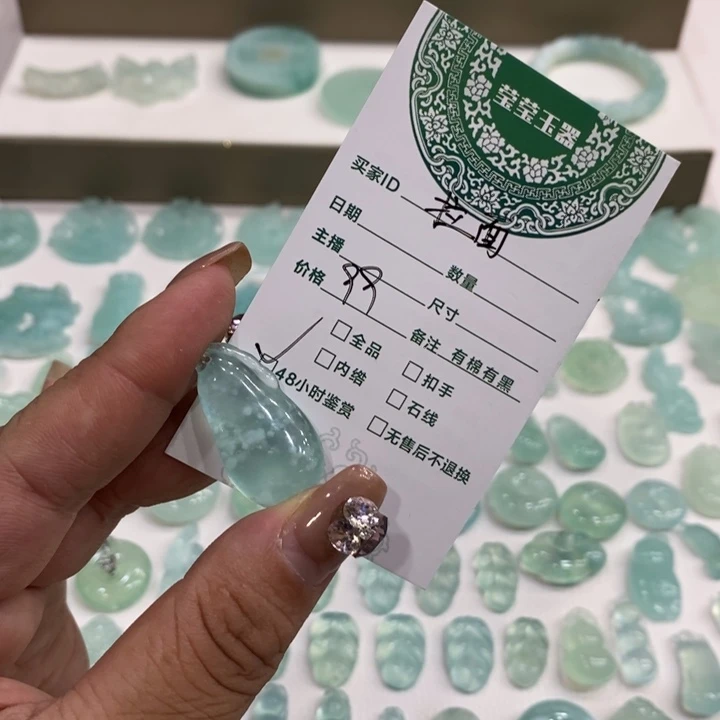 拉***王蛇纹石玉未镶嵌颈饰