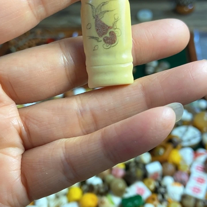 配饰驼雕刻鱼牌子