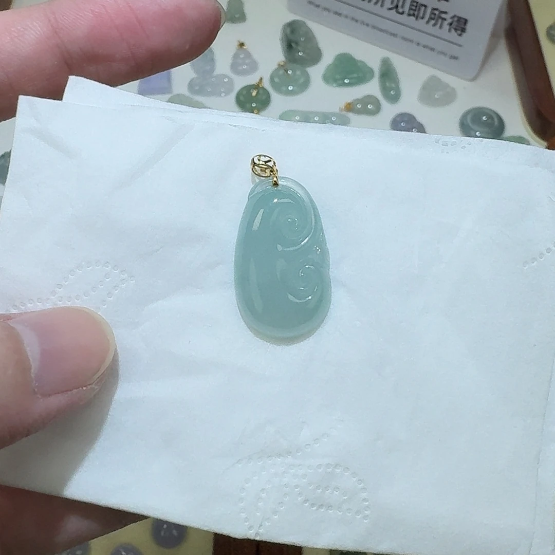 颈饰18K金镶嵌翡翠如意