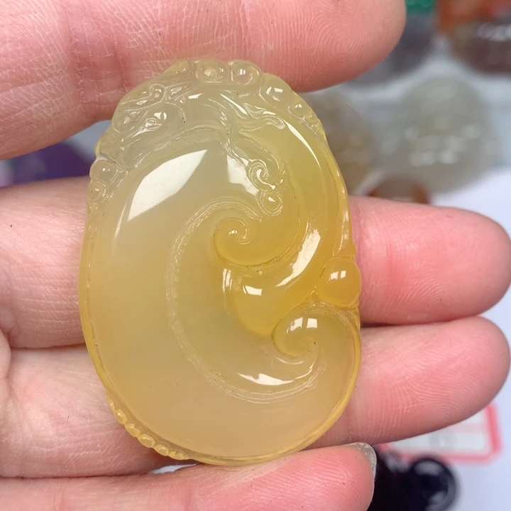 玛瑙/玉髓颈饰未镶嵌小**鱼