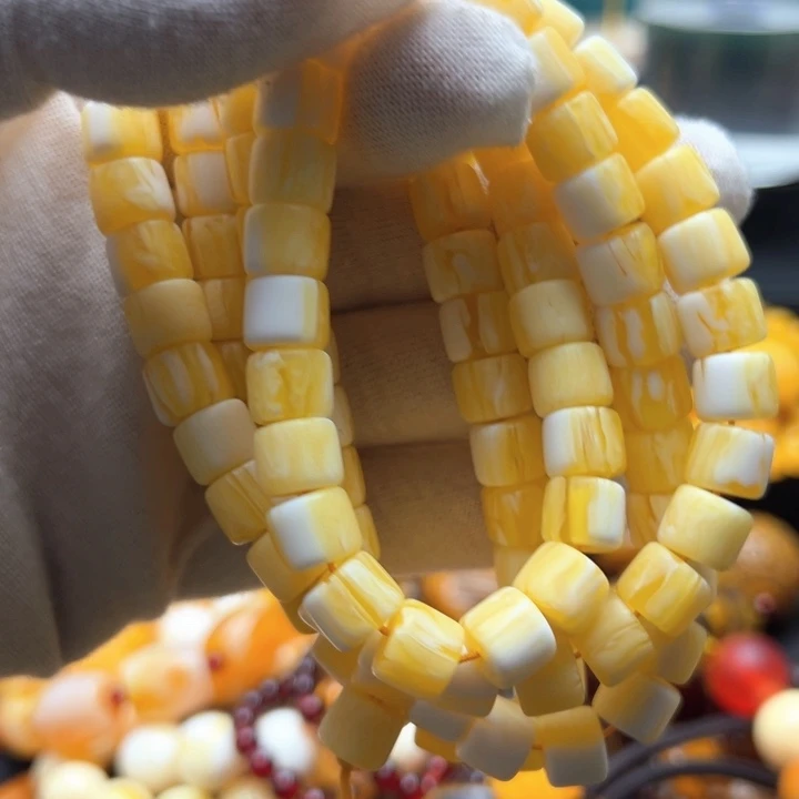 琥珀未镶嵌颈饰蜜蜡