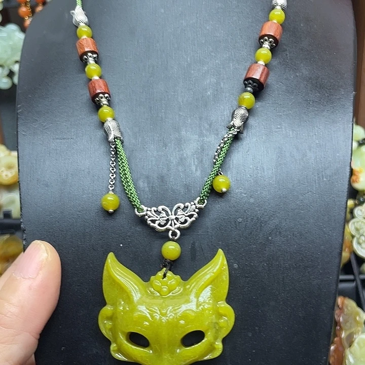 蛇纹石玉未镶嵌颈饰