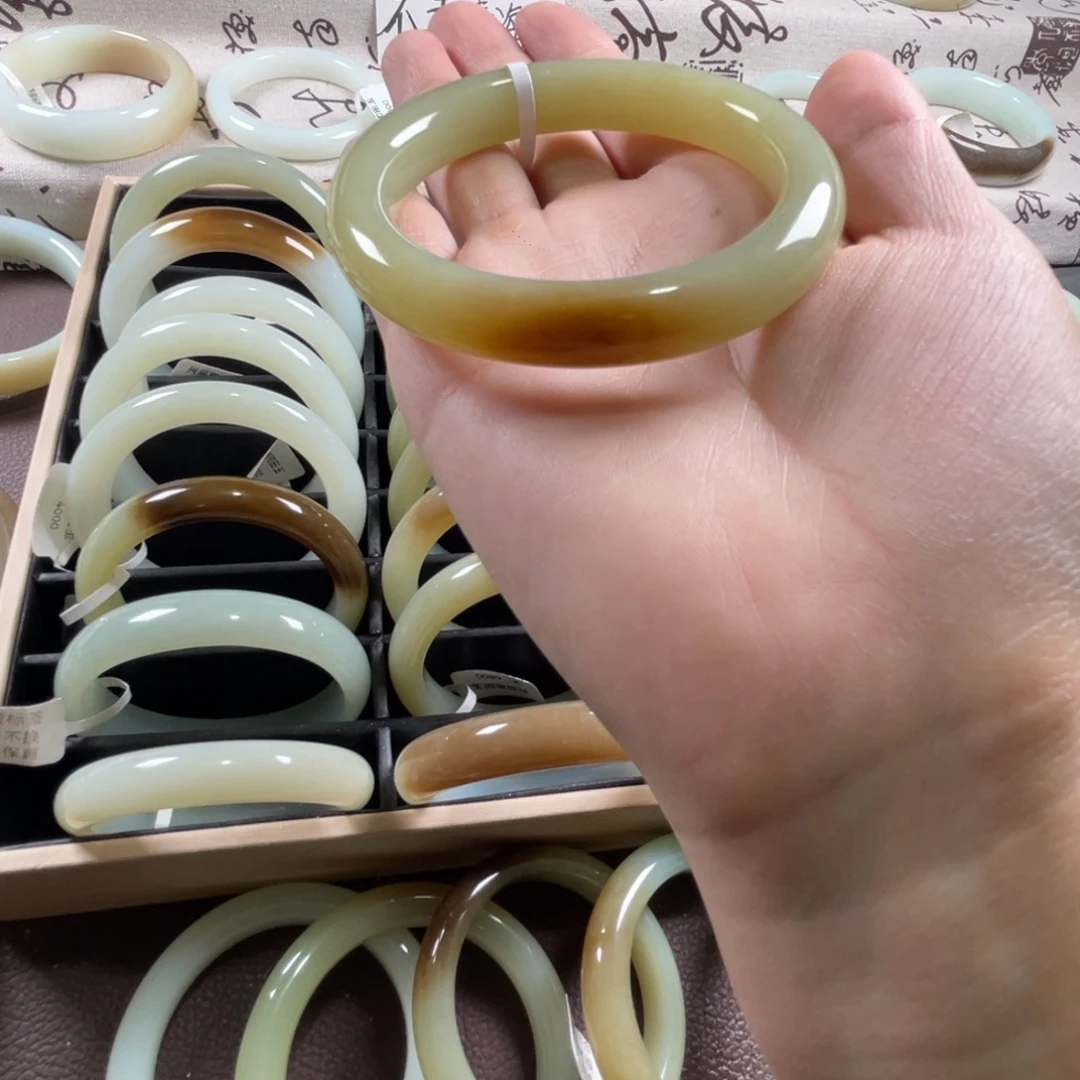 和田玉未镶嵌手镯