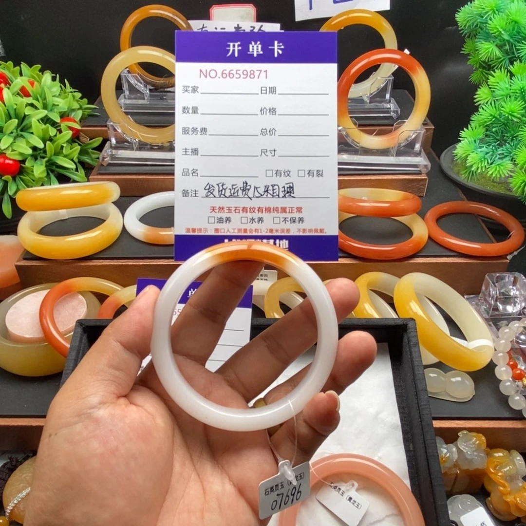 狮***抱石英质玉（黄龙玉）未镶嵌手镯59871