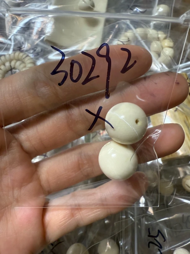 30292猛犸牙对珠瑕疵配饰介意勿拍