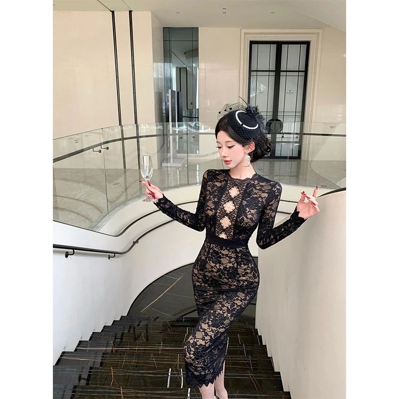 2025秋冬季新款高级感气质镂空蕾丝连衣裙御姐轻熟收腰显身材长裙