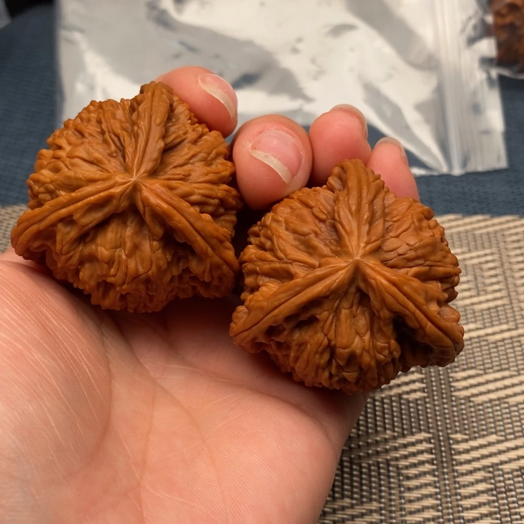 慕***鹏文玩核桃吊坠三棱